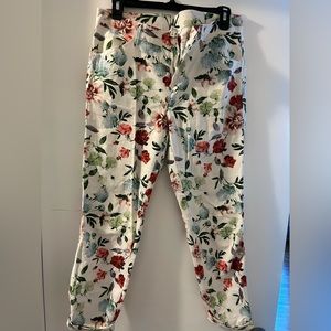 Flowered jeans with great color combinations